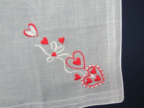 Vintage 1950er Jahre VALENTINSTAG BESTICKT ROTE HERZEN WEISS BAUMWOLLE LEINEN TASCHENTUCH - Bild 10 von 12
