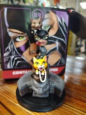 Quantum Mechanix Catwoman DC Q-Fig Elite Figure QMX Decorative Brand New in Box