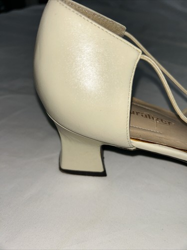 Women’s Cream Naturalizer Dress Shoes With Block Heel Size 11M - Picture 6 of 21