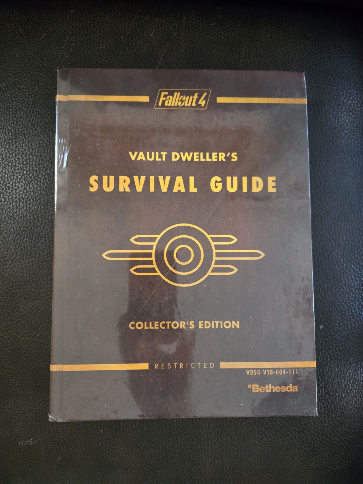 Fallout 4 Vault Dweller's Survival Guide Collector's Edition by Prima NEW Sealed