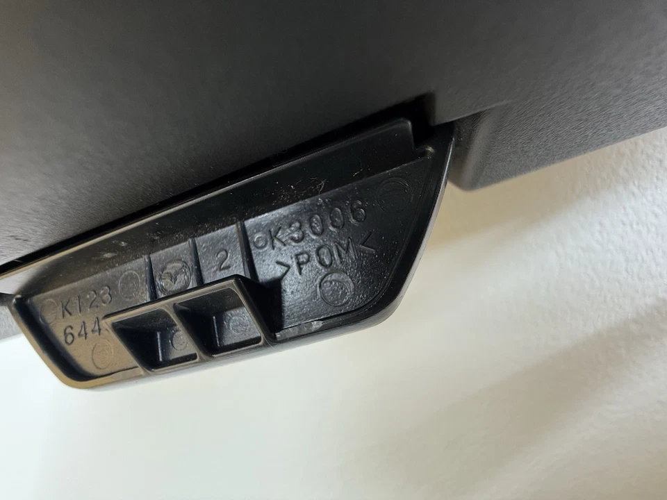 Mazda CX-5 2017-2023 consola central reposabrazos tapa OEM negro Foto 3 de 4