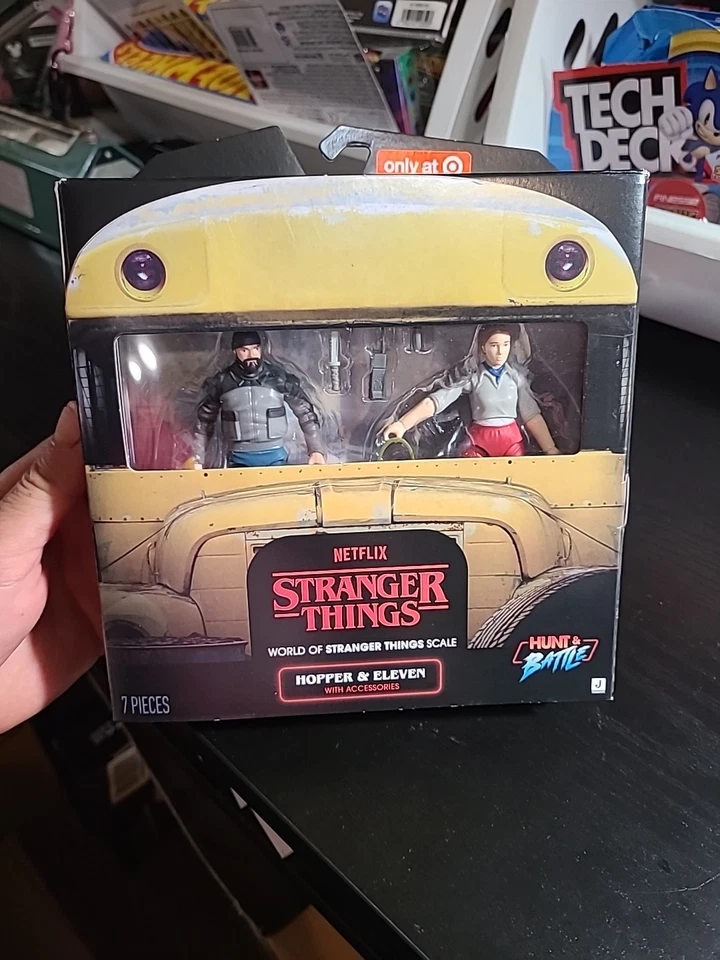 Stranger Things Season 5 Hopper Eleven Hunt Battle World of Scale Jazwares 2025 - image 2 of 4