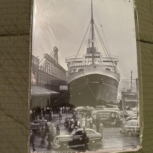 Vintage Picture In Black & Gray On A Tin 12”x8” Of The RMS Titanic Docked - Picture 6 of 8