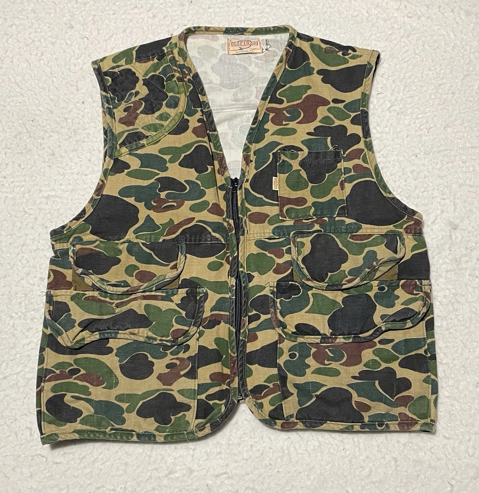 Saf T bak Camo Vintage Hunting Fishing Vest
