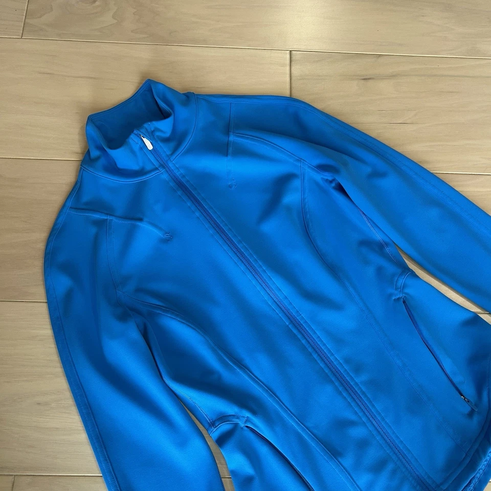 Chaqueta Lululemon InStill junto a la piscina para mujer 2 Foto 2 de 4