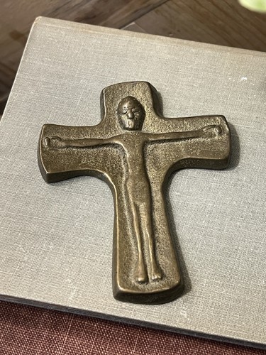Cast Brass Small Devotional Hand Cross Crucifix Walk to Emmaus - Picture 1 of 4