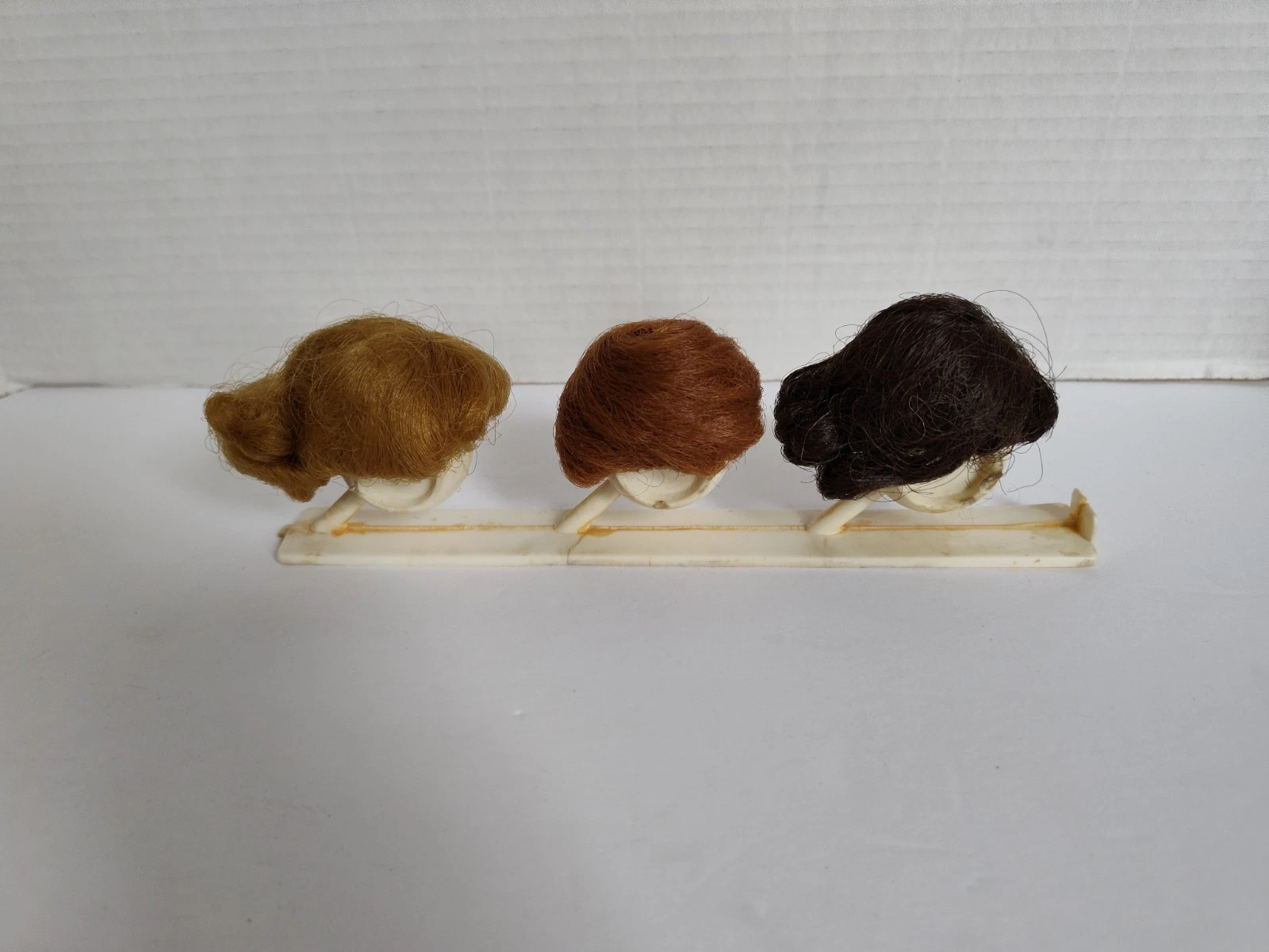  vintage barbie fashion queen wigs wig stand flaw read 
