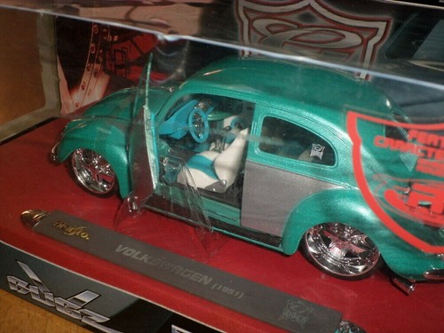 CUSTOM 1951 VOLKSWAGEN BUG, Die Cast Metal Factory Made MAISTO Toy Car, 1/18 - Picture 2 of 11