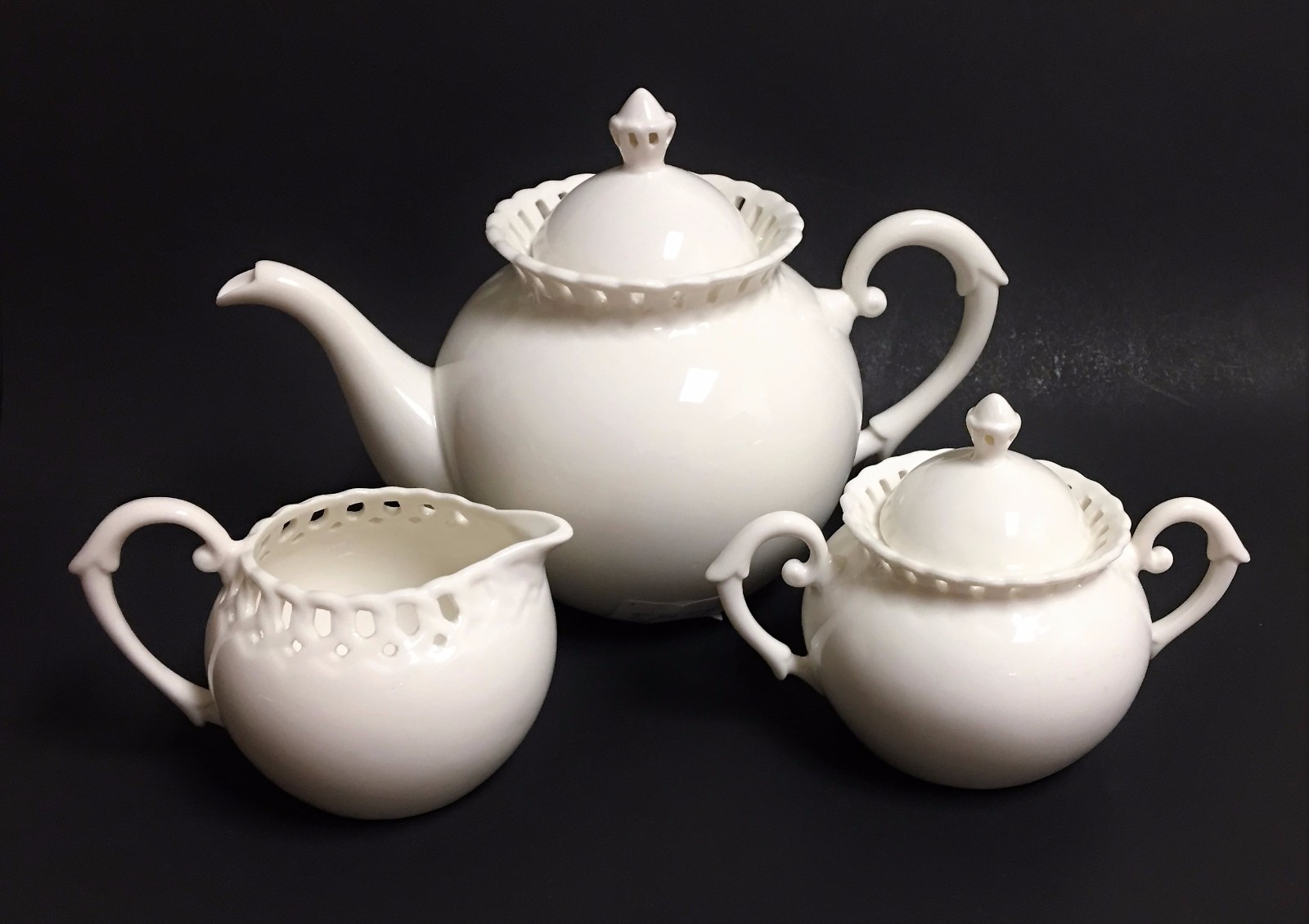 NEW GRACE'S OFF WHITE,LACE EDGE,RIM,TEA,COFFEE POT,TEAPOT,CREAMER,SUGAR HOLDER Nowy, opłacalny