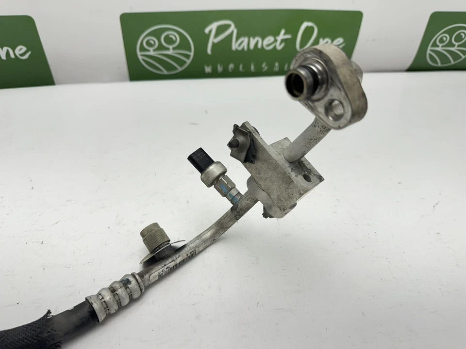 Manguera de descarga de aire acondicionado OEM 2012-2014 Dodge Avenger / Chrysler 200 2,4 L 68136941AB Foto 2 de 4