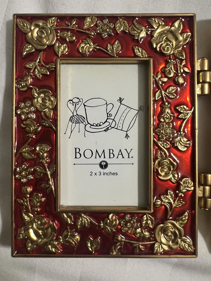 BOMBAY Co. Enamel 3 Picture Frame Set Hinged Red & Gold Floral 2 X 3 Photos 2004 - Image 3 of 4