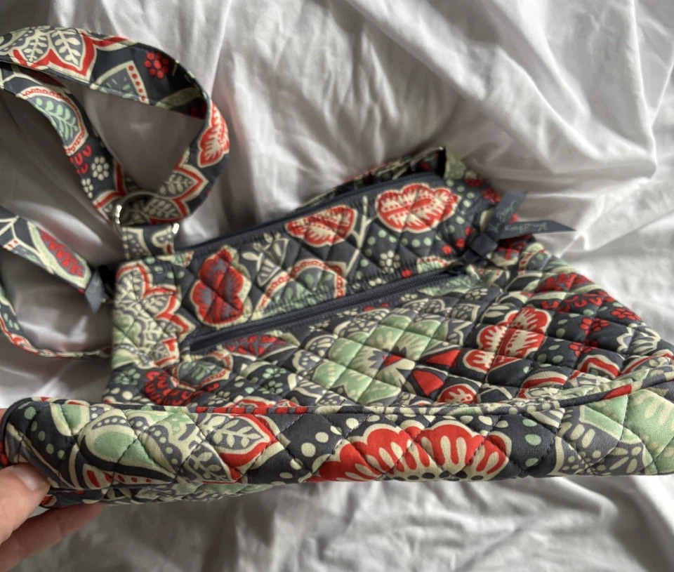 Vera Bradley Nomadic Floral Crossbody Hipster Bag NEW WITH TAGS MSRP $60USD - Image 4 of 4