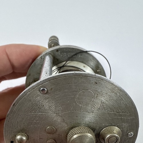 Vintage Bronson Mercury #2550 Fishing Reel - Picture 3 of 6