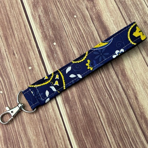 University Michigan inspirierter Schlüsselanhänger Armband Spieltag Heckklappe Abschluss Geschenk - Bild 2 von 4