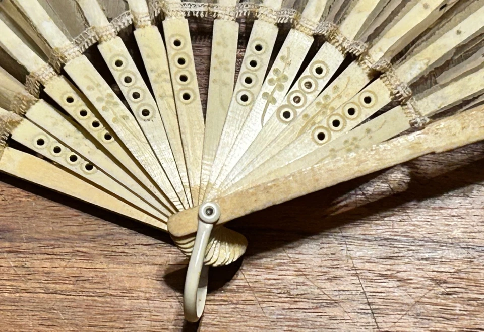 Antique Hand fan 🪭 Victorian era - Image 2 of 4