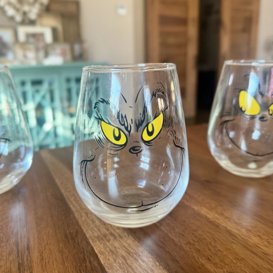 Juego de 4 copas de vino transparentes The Grinch con cara de Grinch Foto 2 de 4
