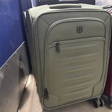 SWISSGEAR Checklite Opulence  Expandable Spinner Carry On Suitcase