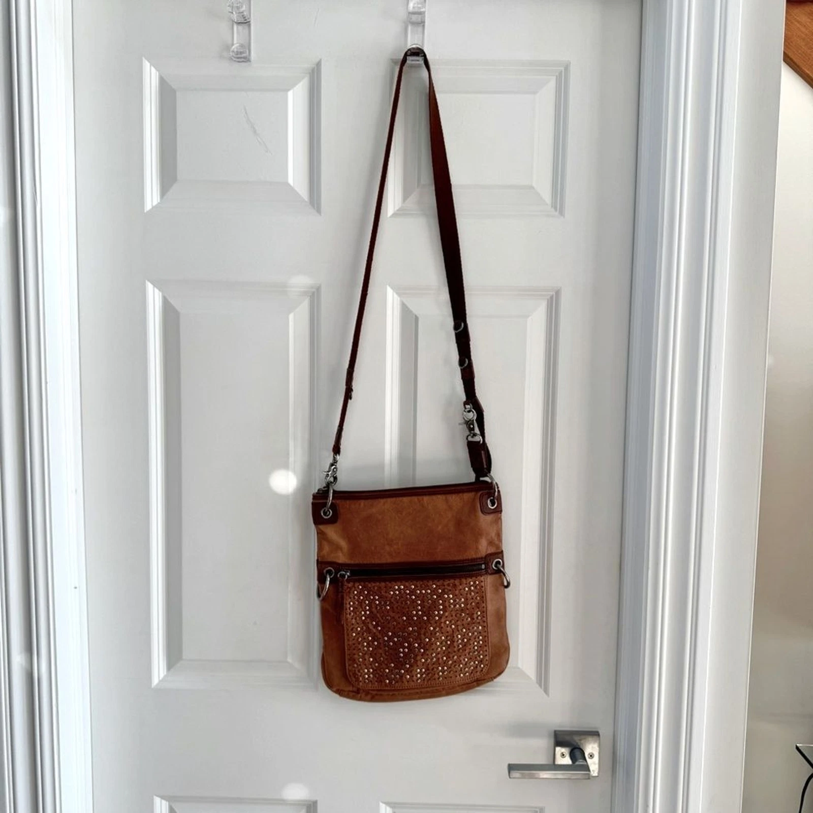 Borsa a tracolla The Sak in pelle rivettata oro argento