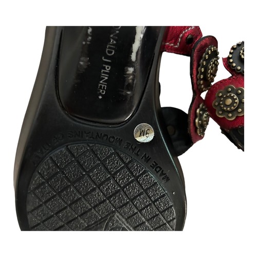 Donald J Pliner 8 Sandals Red Leather Brass Medallions Flip Flops Thong Size 9 - Picture 10 of 10