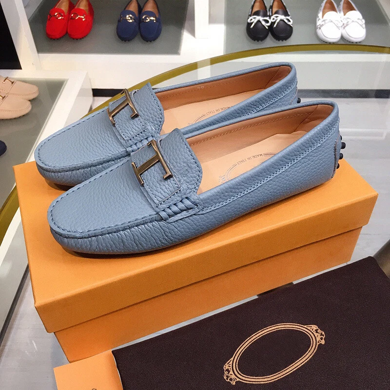 Zapatos mocasines Tod's para mujer de fondo plano suaves antideslizantes de un pie Foto 4 de 4