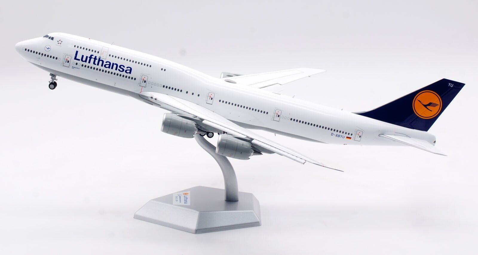 Pics:SQ Wings 1:200 Lufthansa 747-8i Retro/Old/New - DA.C Pics:SQ Wings 1:200 Lufthansa 747-8i Retro/Old/New - DA.C