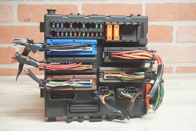 2004-SAAB-9-3-SEDAN-2.0L-L4-GAS-REAR-TRUNK-FUSE-RELAY-...