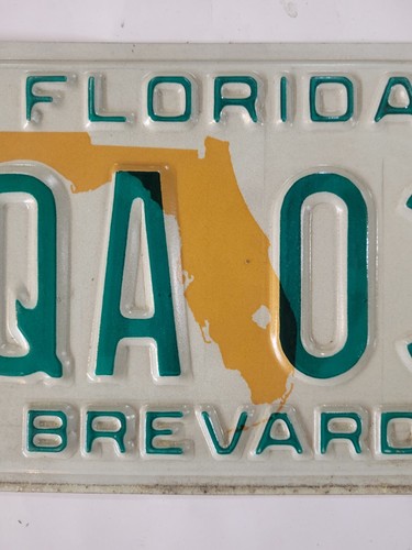 1985 FLORIDA LICENSE PLATE 🔥FREE📬🔥 NQA 030 ~VINTAGE FL BREVARD COUNTY TAG - Picture 3 of 5