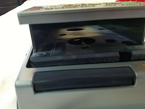 DE COLECCIÓN KINYO SUPER DELGADO VHS REWINDER UL LISTADO 80K5 / UV-413 FUNCIONA - Imagen 4 de 5