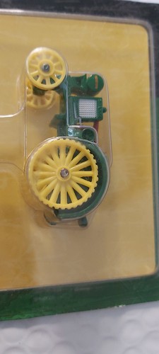 Ertl John Deere Green Diecast Waterloo Boy Tractor #15135 1:64 scale NOS 2000 - Picture 7 of 7