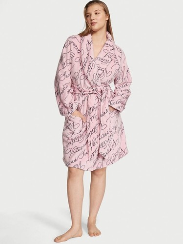 Victoria's Secret plush cozy pink spell out logo short robe size M/L script - Foto 2 di 7