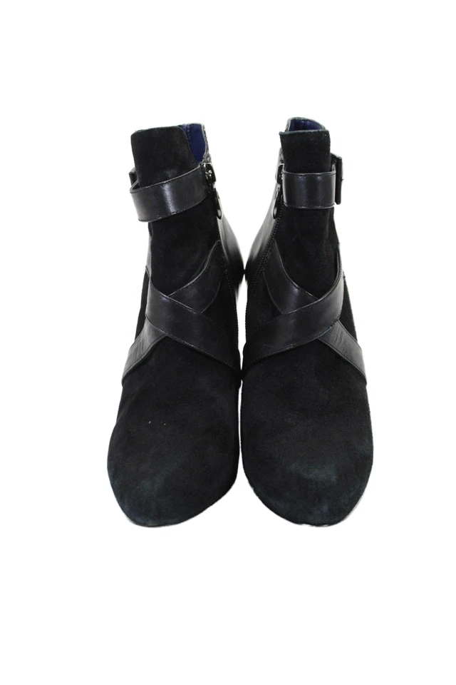 Botas al tobillo Tahari para mujer de cuero con cinturón y cremallera Dina negras talla 6,5 medianas Foto 2 de 4