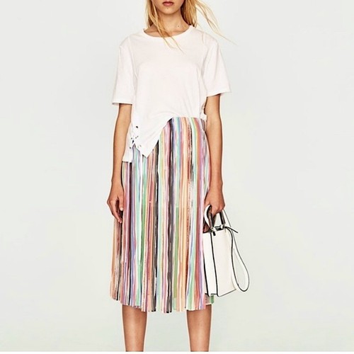 Falda midi fluida de gasa plisada a rayas arco iris pequeña de Zara - Imagen 1 de 5