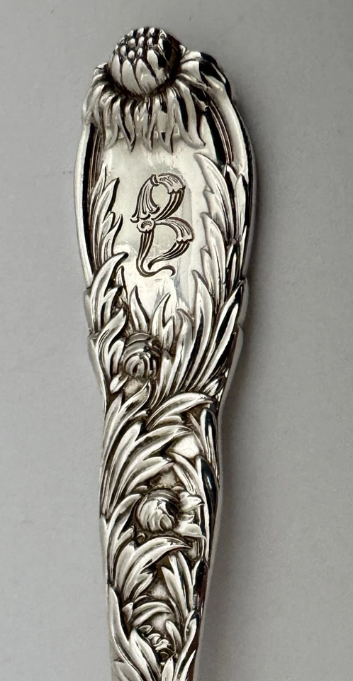 TIFFANY ХРИЗАНТЕМА СЕРЕБРО 6 3/4 «ОБЕД ВИЛКА СТАРЫЙ ОДИН КРАСИВЫЙ ЦВЕТОЧНЫЙ МОНО - Изображение 2 из 4