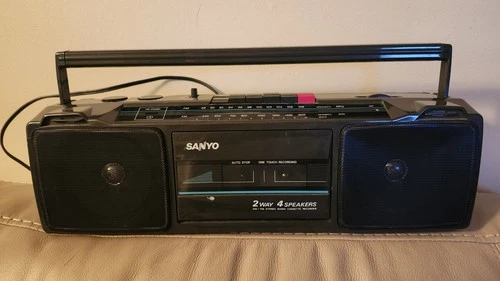 Sanyo M7024 Radio Cassette Recorder Boombox BLACK Vintage & Power cord TESTED