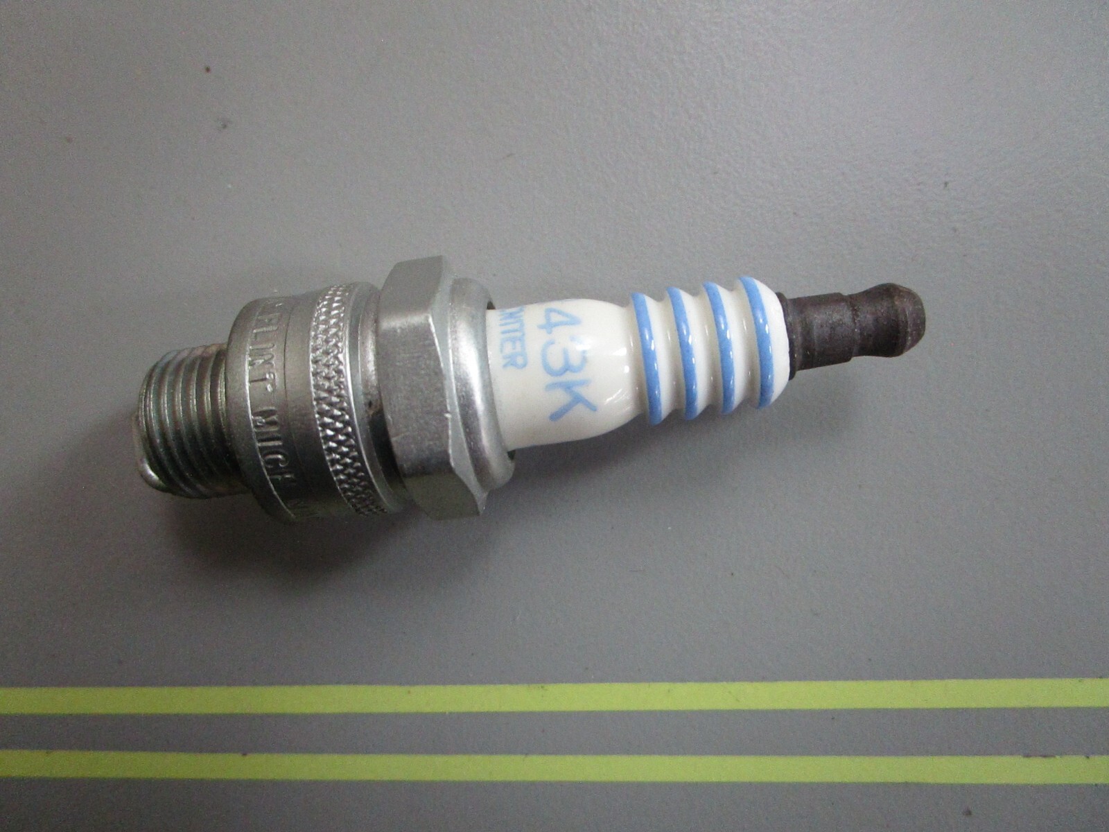 NEW 0820 AC Delco Spark Plug CR43K