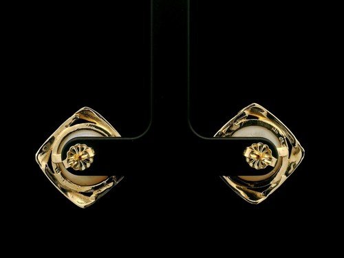 Estate 14k Yellow Gold Mabe Pearl w/ Infinity Rope Frame Stud Button Earrings - Picture 5 of 8