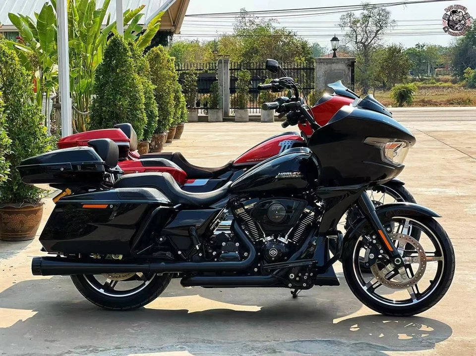 Escape doble SHARKROAD Independent True para Harley Touring 2017-Up negro Foto 3 de 4