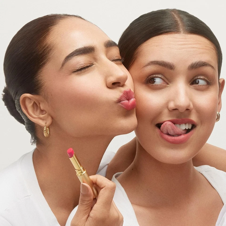 Suero labial tintado Forest Essentials Madhu Rasa Gulaab Jal hidratante natural Foto 3 de 4