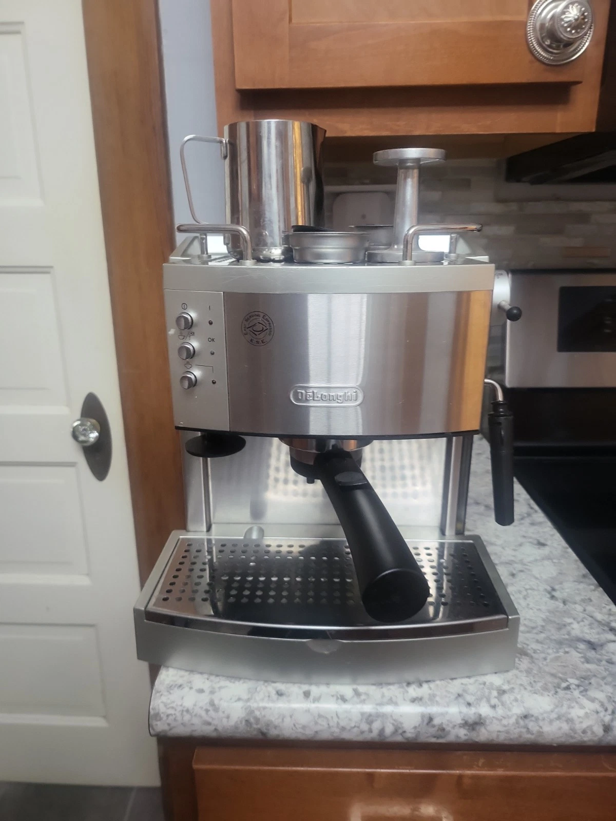 DeLonghi Ec702 15 Bar Pump Driven Espresso Latte and CappuccinoMakerTested Bundl