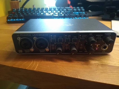 UMC204HD Audiophile 2x4, 24-Bit/192 kHz USB Audio/MIDI Interface