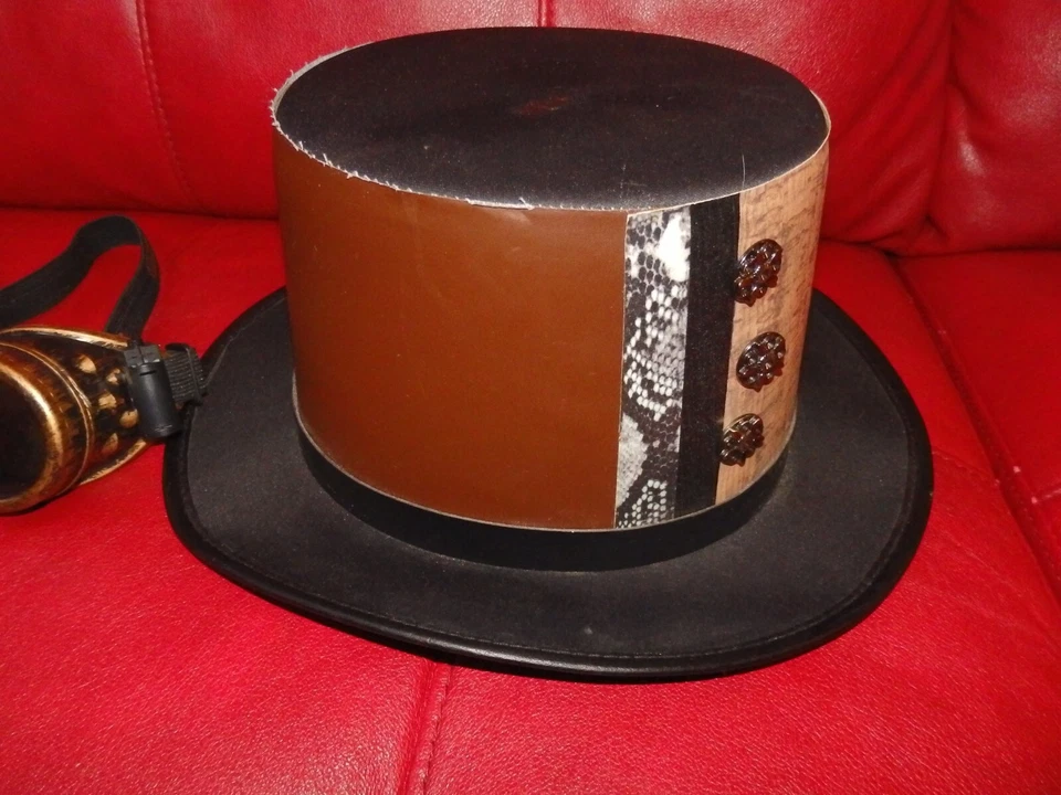 RARO WWE Becky Lynch El Hombre Steampunk Juegos con disfraces Gafas y sombrero Foto 4 de 4