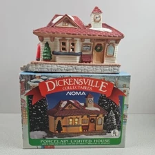 1990 Dickensville Collectables Noma Porcelain lighted house western station 