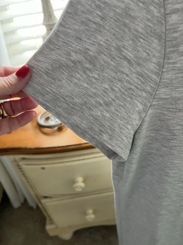 Vestido sudadera gris claro Ideology. Material ligero, ajuste cómodo cuadrado, XXL Foto 4 de 4