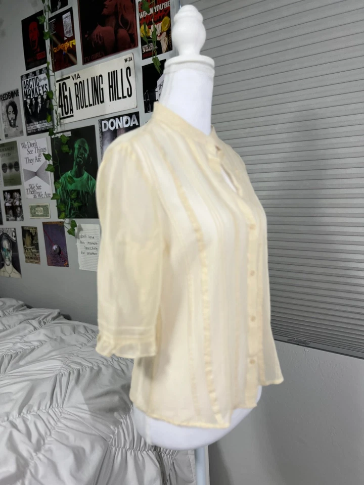 Blusa antigua azul marino 100 % seda crema volantes cuello mandarín abotonada talla S 2005 Y2K Foto 2 de 4