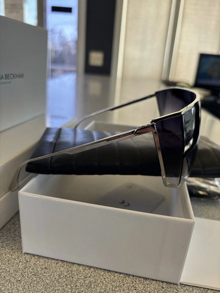 Gafas de sol Victoria Beckham aviador con estuche y accesorios Foto 2 de 4