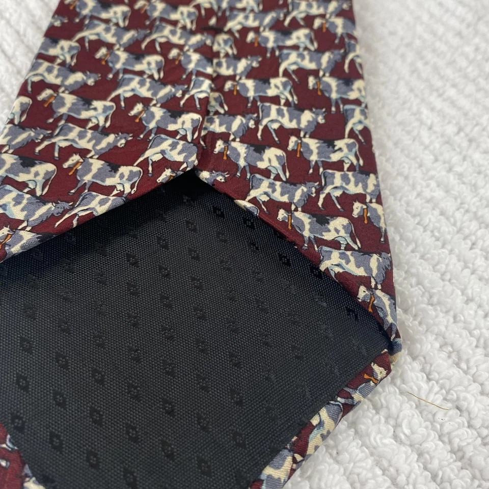 Corbata hecha a mano de novedad con estampado de vaca de seda borgoña artefactos de museo para hombre Foto 4 de 4