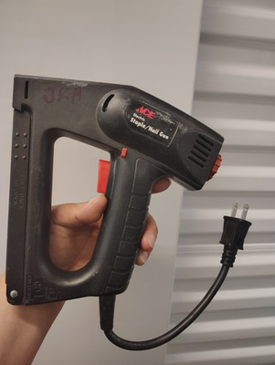 #ad ACE HARDWARE Mod: 2064673 ELECTRIC STAPLE NAIL GUN $20.42