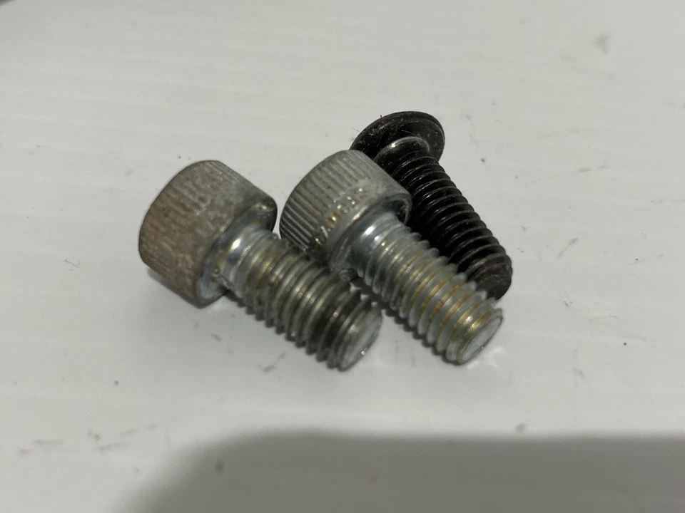 1999 Victory V92C Oil Cooler Line, Upper (OEM) Foto 3 de 4