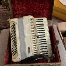 Vintage Century Atlas accordion in its original case works great squeeze box