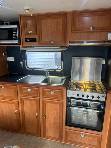 2011 Roadstar Stat write off with ensuite, suit onsite van or granny flat - Picture 9 of 24